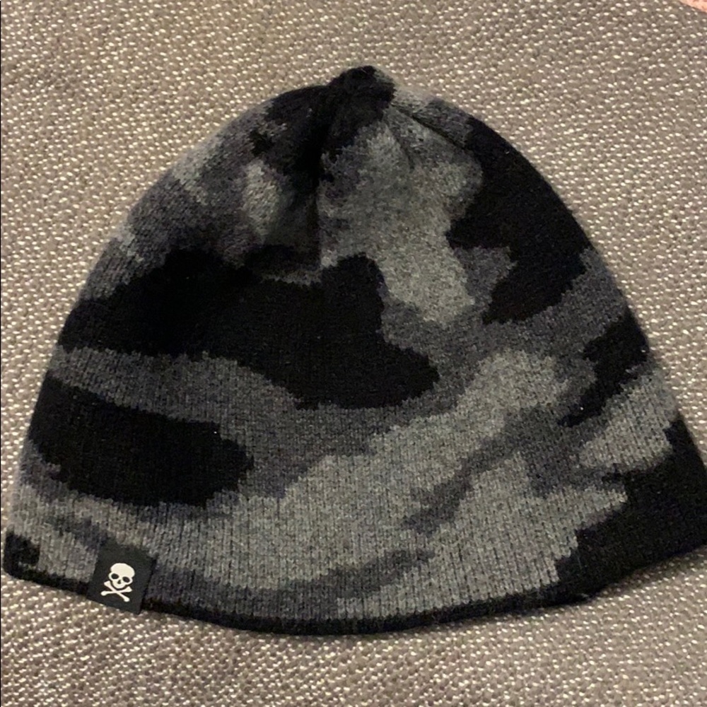Camo beanie with tiny skull